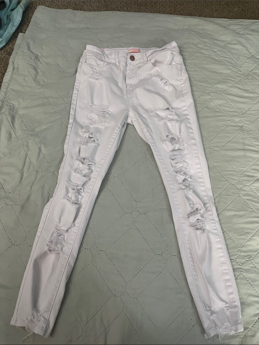 EliteStyle White Distressed Skinny Jeans